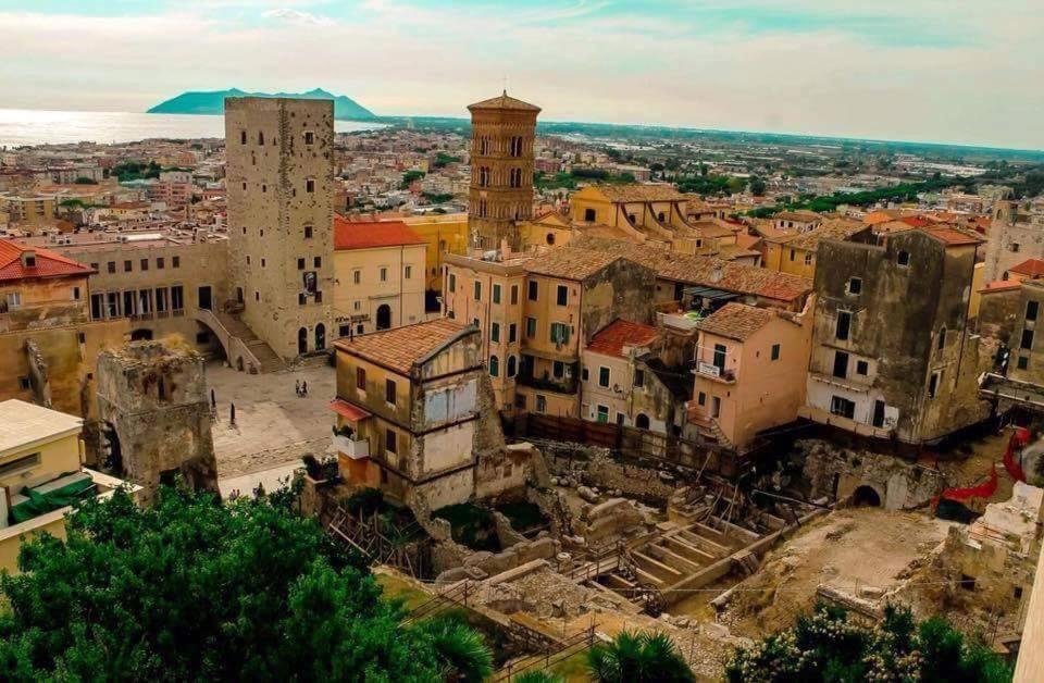 Luxury Suite - Teatro Romano - Duomo - Centro Storico Wi-Fi Terracina Eksteriør bilde